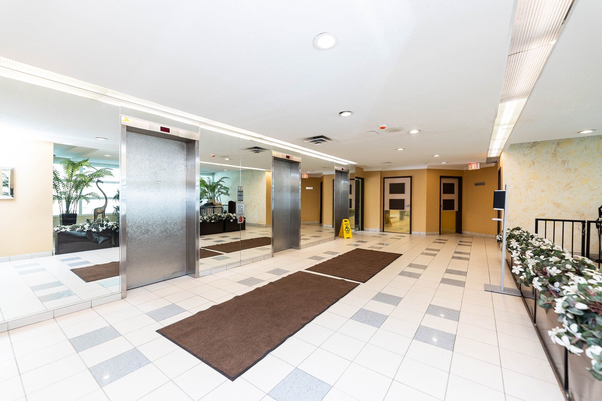 Lobby and elevators in 3050 Ellesmere